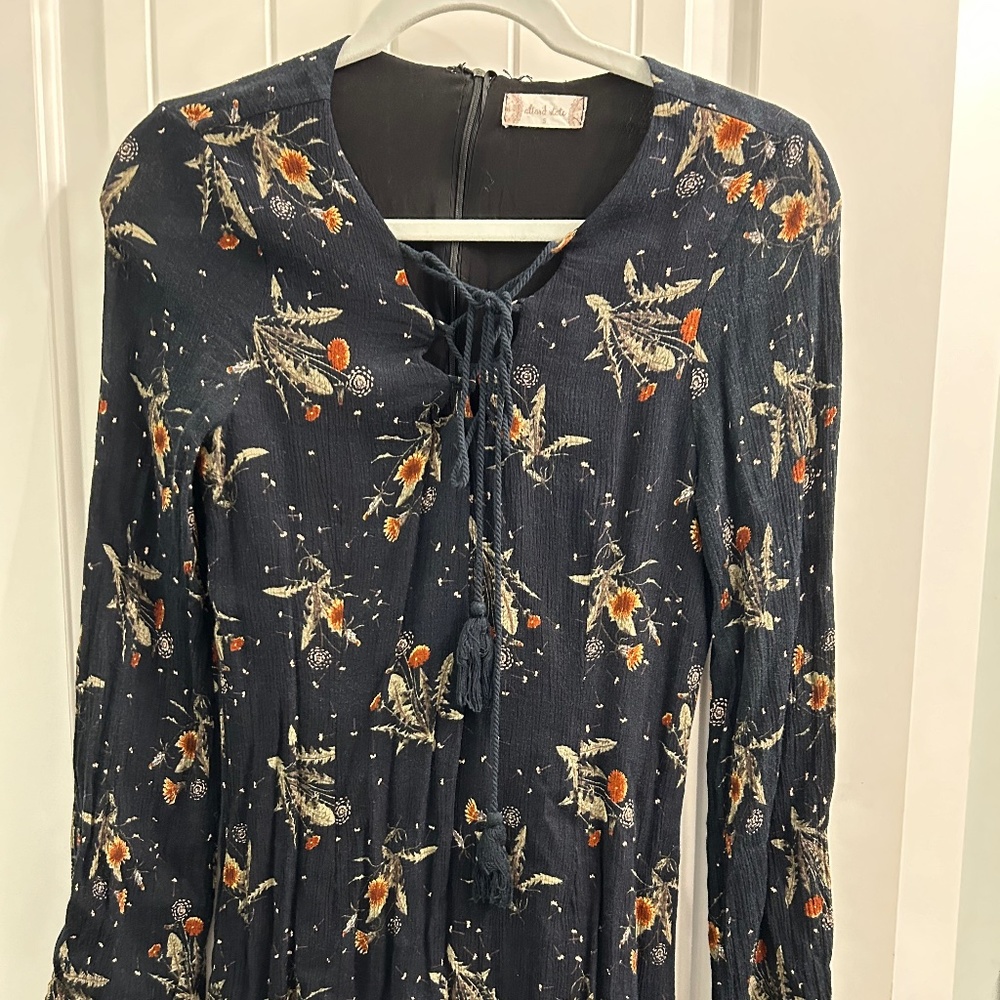 Altar’d State Navy Floral V Neck w/Lace Up String Tassels Dress Size Small